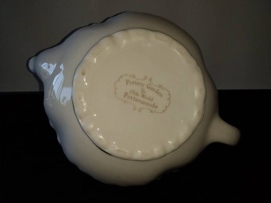 Pottery Garden-Ye Olde World-Potterwoods-Tea and Coffee ware-Pot-Fruit Scenery