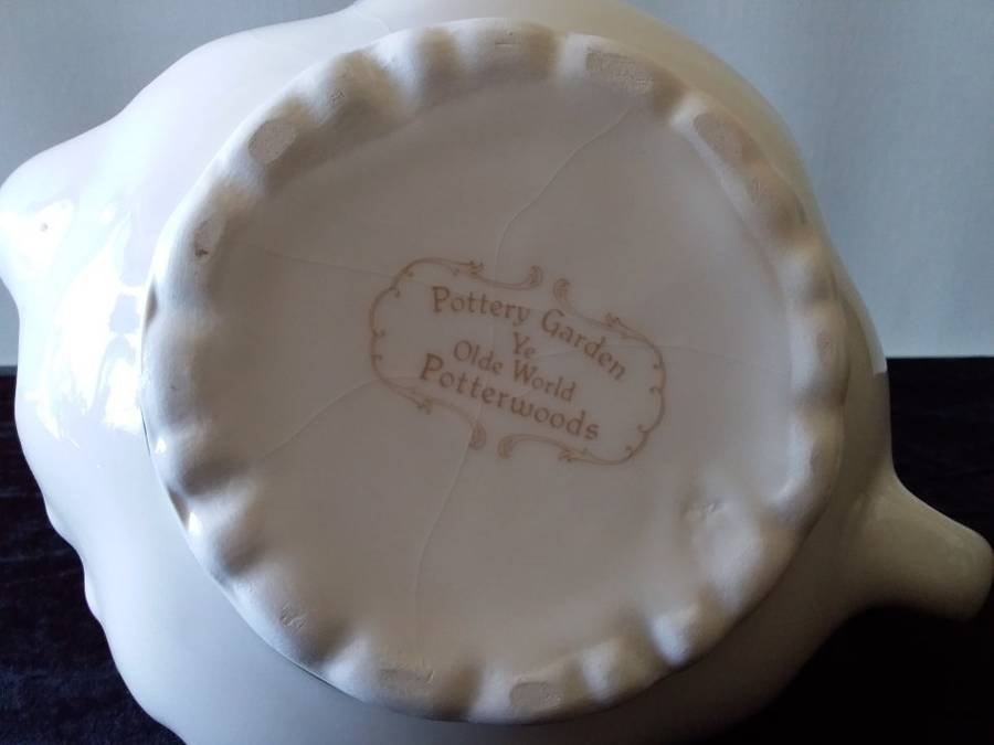 Pottery Garden-Ye Olde World-Potterwoods-Tea and Coffee ware-Pot-Fruit Scenery