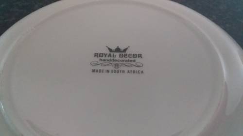 2 x Display Plates-Royal Decor-Handdecorated-Made In South Africa-Collectable-Vintage