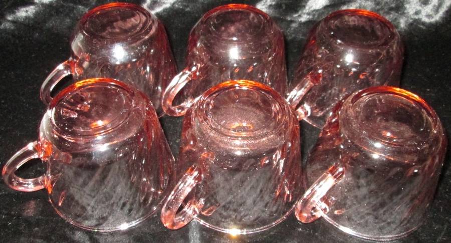 Kitchenware/Tableware-6 x Cups and Saucers.