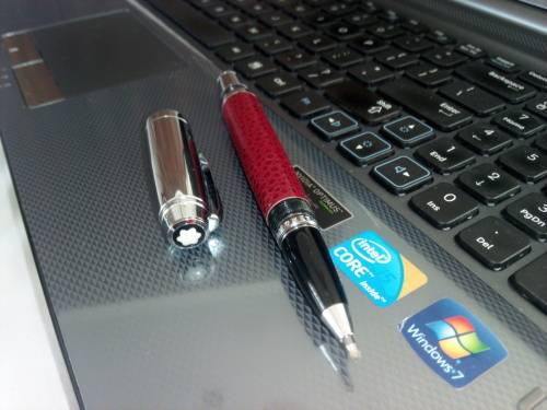 Famous Brand - Black Short Wrist With Diamond Clip Metal RollerBall Pen