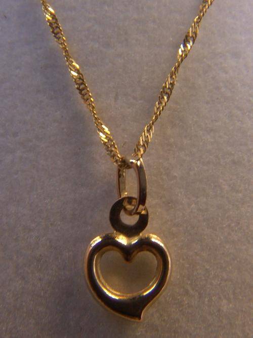 9ct Gold Heart Necklace!!!!