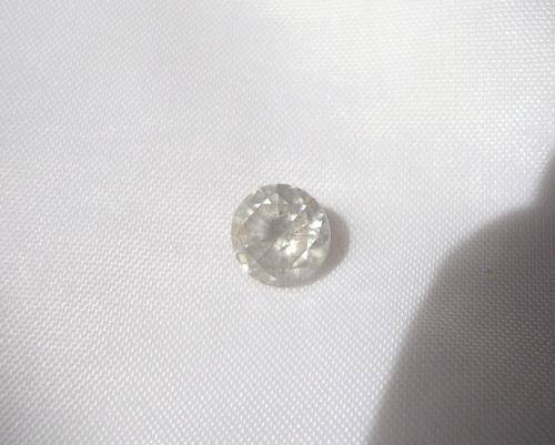 A LOVELY  *BIG* 1 ct WHITE ROUND DIAMOND STARTING at R1 !! BID AT ONCE !!!