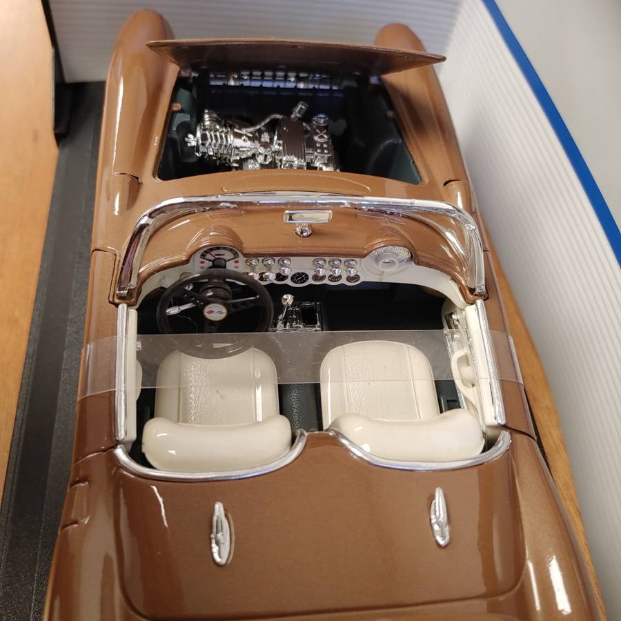 1957 CHEVROLET CORVETTE 1:18 by Maisto