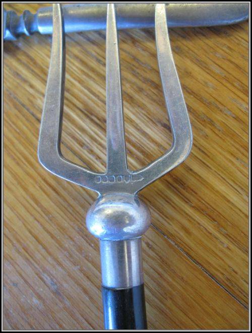 A job lot of 9 cutlery items