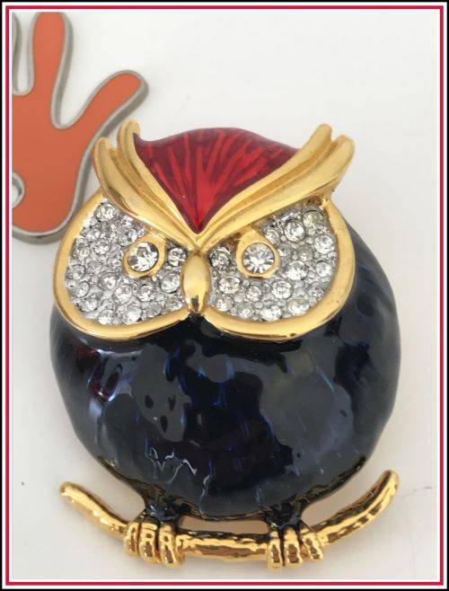 Brooch Owl. Costume jewelry 3.6cm x 2.8cm