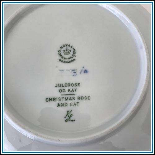 Royal Copenhagen Christmas plate 1970. 18cm. Christmas rose and cat.