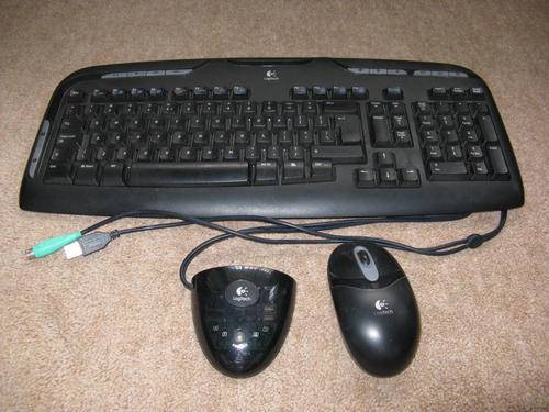 Logitech Cordless EX 110 Keyboard +Mouse Y-RR71
