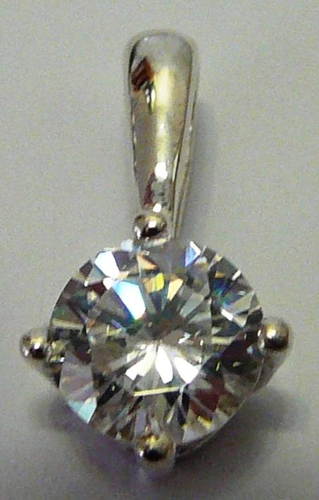 Silver 925 Pendant set with 1 ct CZ