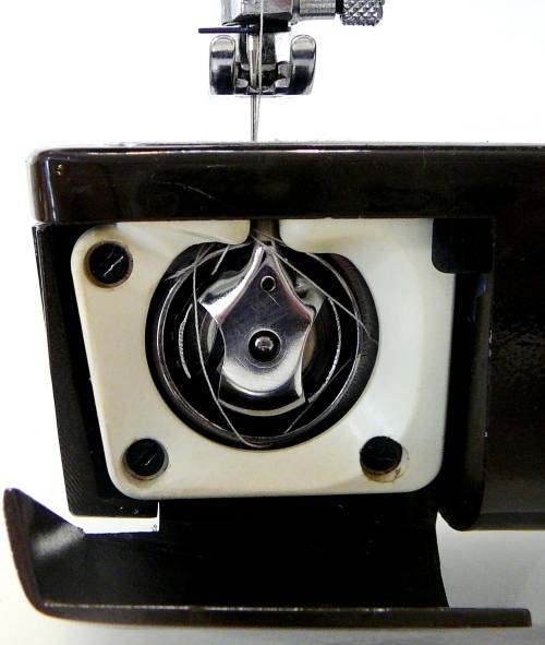A Husqvarna 2000 Sewing Machine Model 64 40 - Not Tested