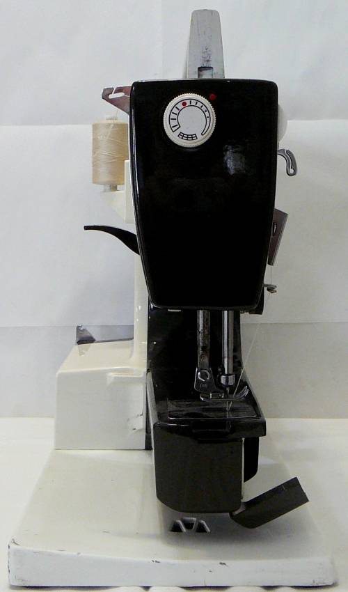A Husqvarna 2000 Sewing Machine Model 64 40 - Not Tested