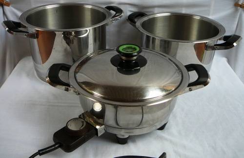 A Selection of 3 AMC 24 cm Stainless Steel Pots