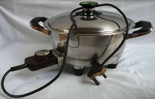 A Selection of 3 AMC 24 cm Stainless Steel Pots