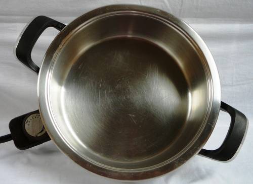 A Selection of 3 AMC 24 cm Stainless Steel Pots