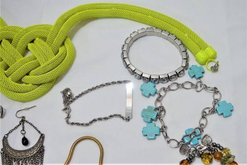 A Mixed Bag of Costume Jewellery and Accessories 363