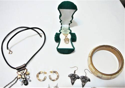 A Mixed Bag of Costume Jewellery and Accessories 361