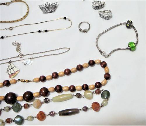 A Mixed Bag of Costume Jewellery and Accessories 361