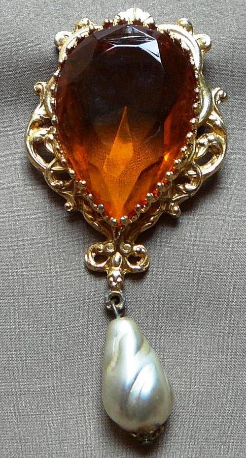 Costume Jewellry Brooch Brown Glass and Drop Pearl