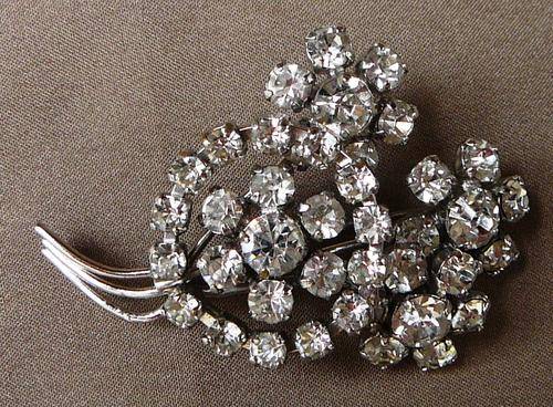 Attractive Costume Jewellery Diamante Brooch