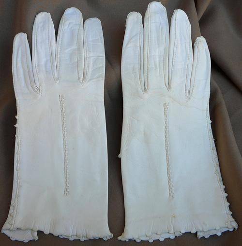 Vintage White Leather Ladies Gloves