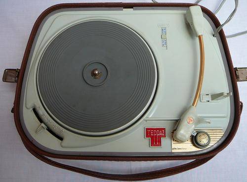 Highly Collectible Vintage TEPPAZ TOURIST Portable Record Player