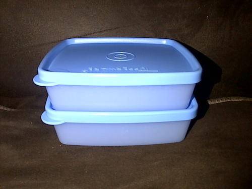 TUPPERWARE MINI SNACK KEEPER (BID FOR 1 ONLY)