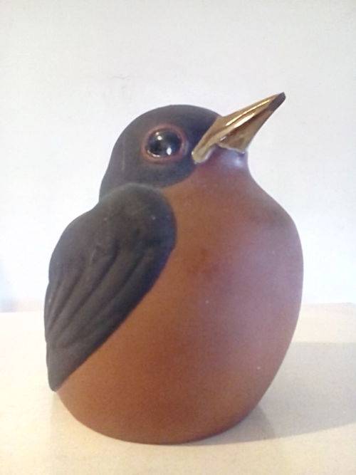 Nicodemus, American pottery, red Robin figurine.