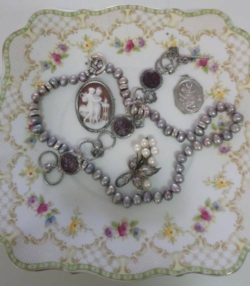 A lovely collection of beautiful silver jewellery