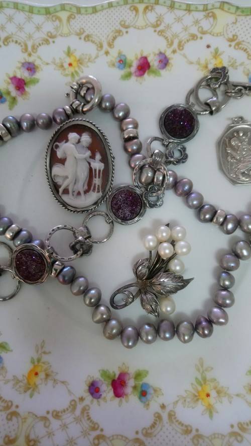 A lovely collection of beautiful silver jewellery