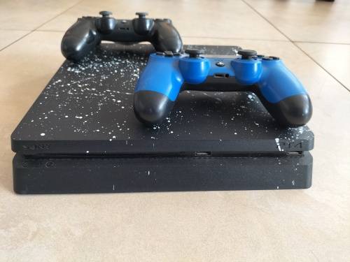 PS4 Slim (500 GB )
