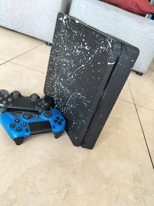 PS4 Slim (500 GB )