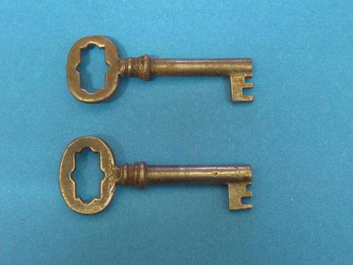 2 x Vintage Keys