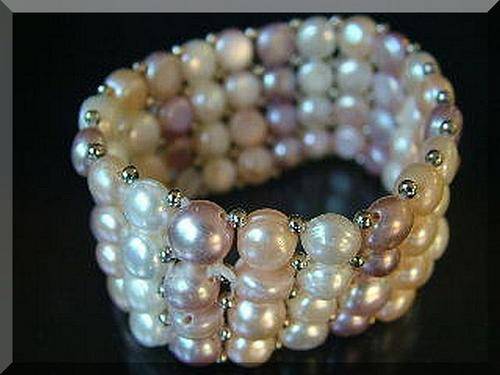 Four string pearl bracelet, cream - peach pearl size 7mm