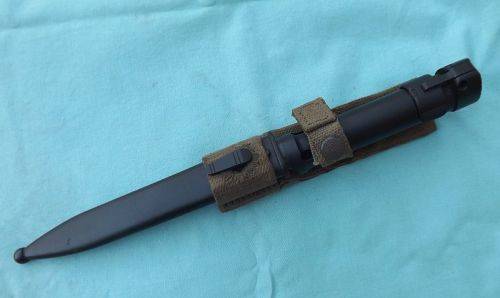 SA Army(SADF)  R1/FN Bayonet with METAL scabbard  -- EXCELLENT
