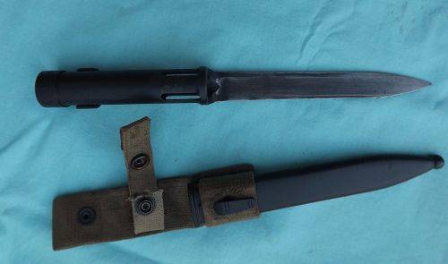 SA Army(SADF)  R1/FN Bayonet with METAL scabbard  -- EXCELLENT
