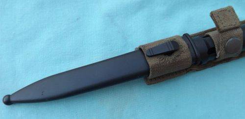 SA Army(SADF)  R1/FN Bayonet with METAL scabbard  -- EXCELLENT