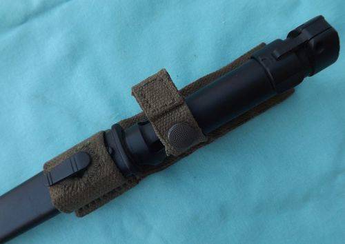 SA Army(SADF)  R1/FN Bayonet with METAL scabbard  -- EXCELLENT