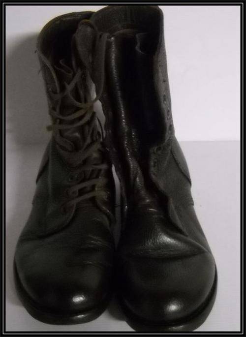SADF ARMY --- Brown Leather Boots Size 8 ---  Good Condition