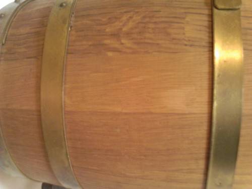 STUNNING OAK WINE BARREL WITH BARREL HOLDER IN PERFECT CONDITION, GREAT PIECE FOR YOUR BAR!!!!