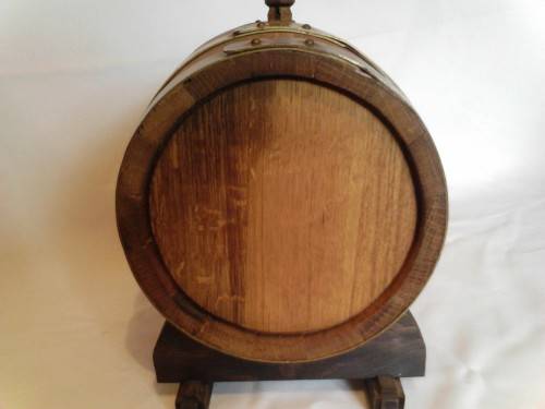 STUNNING OAK WINE BARREL WITH BARREL HOLDER IN PERFECT CONDITION, GREAT PIECE FOR YOUR BAR!!!!