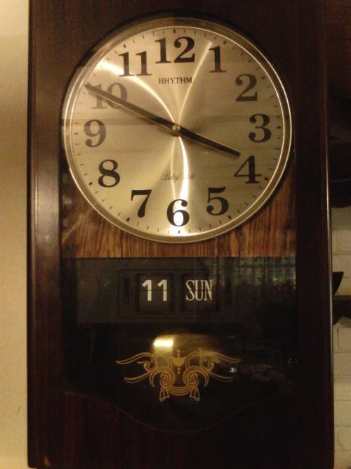 BEAUTIFUL RHYTHM DATE & TIME WALL CLOCK IN PERFECT WORKING CONDITION, PLEASE SEE BELOW.
