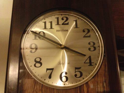 BEAUTIFUL RHYTHM DATE & TIME WALL CLOCK IN PERFECT WORKING CONDITION, PLEASE SEE BELOW.