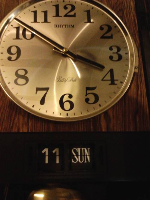 BEAUTIFUL RHYTHM DATE & TIME WALL CLOCK IN PERFECT WORKING CONDITION, PLEASE SEE BELOW.