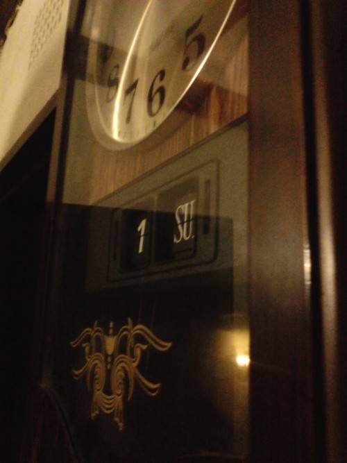 BEAUTIFUL RHYTHM DATE & TIME WALL CLOCK IN PERFECT WORKING CONDITION, PLEASE SEE BELOW.