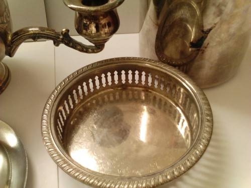LOT OF VINTAGE SILVER PLATED ITEMS (FOR ONE BID), SOLD AS PER SCANS, SEE BELOW.