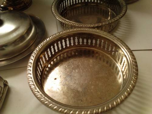 LOT OF VINTAGE SILVER PLATED ITEMS (FOR ONE BID), SOLD AS PER SCANS, SEE BELOW.
