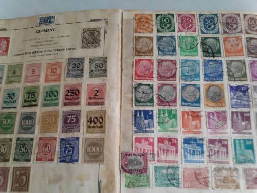 HUGE STAMP COLLECTION IN MEDIUM STANLEY GIBBONS ALBUM , 200 PAGES- GOOD VALUE!!! - SEE BELOW