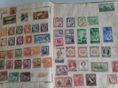 HUGE STAMP COLLECTION IN MEDIUM STANLEY GIBBONS ALBUM , 200 PAGES- GOOD VALUE!!! - SEE BELOW