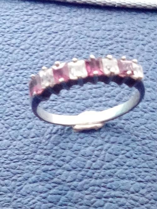 BEAUTIFUL 925. STERLING SILVER RING (8 Stones) - WIDTH TOP 4mm - SIZE L1/2 - PLEASE READ BELOW.