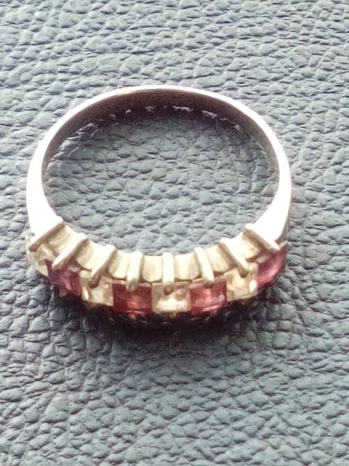 BEAUTIFUL 925. STERLING SILVER RING (8 Stones) - WIDTH TOP 4mm - SIZE L1/2 - PLEASE READ BELOW.